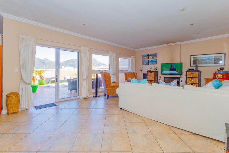 To Let 3 Bedroom Property for Rent in Northshore Western Cape